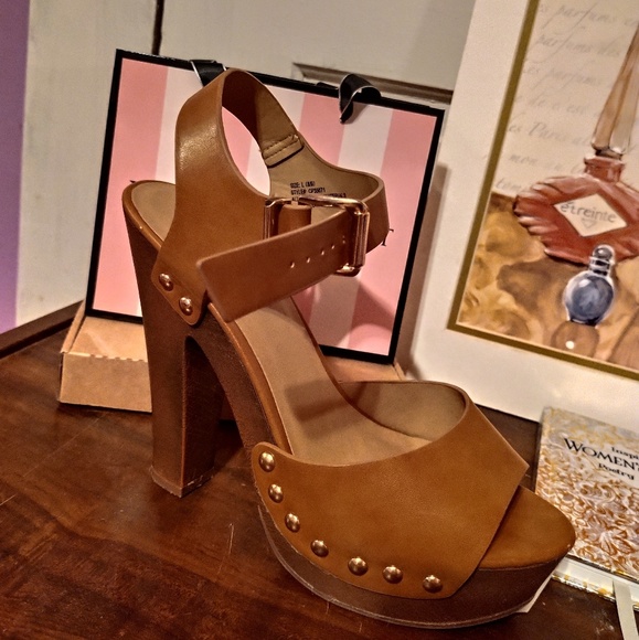 Heels - Picture 2 of 2